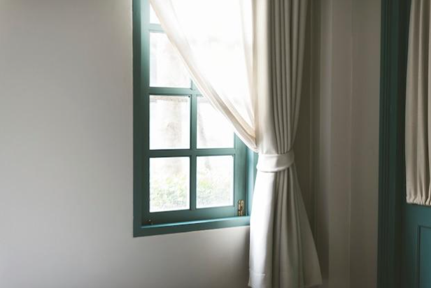 How to Transform Your Space with Window Replacement and Curtains